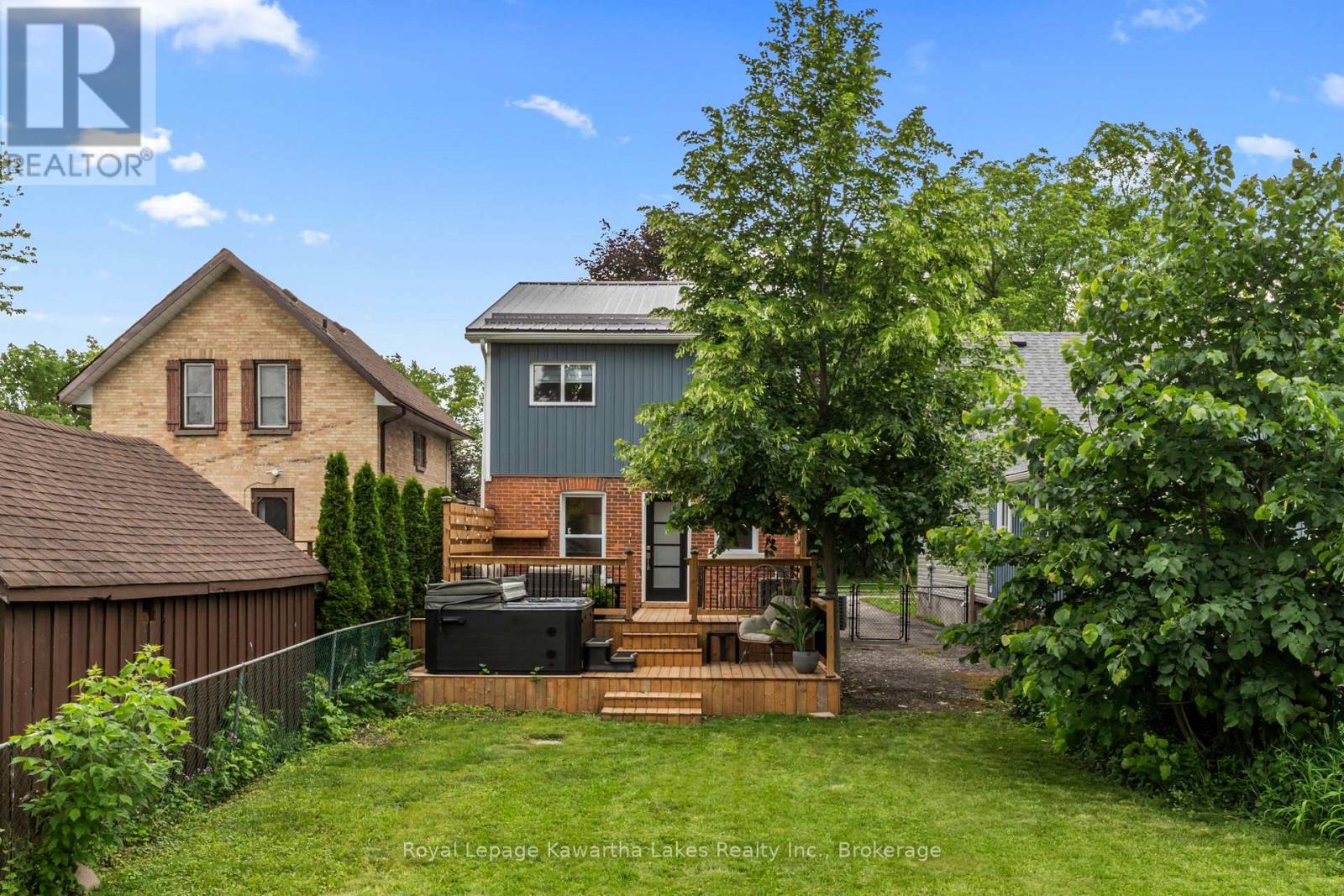 32 SIMCOE STREET - 2