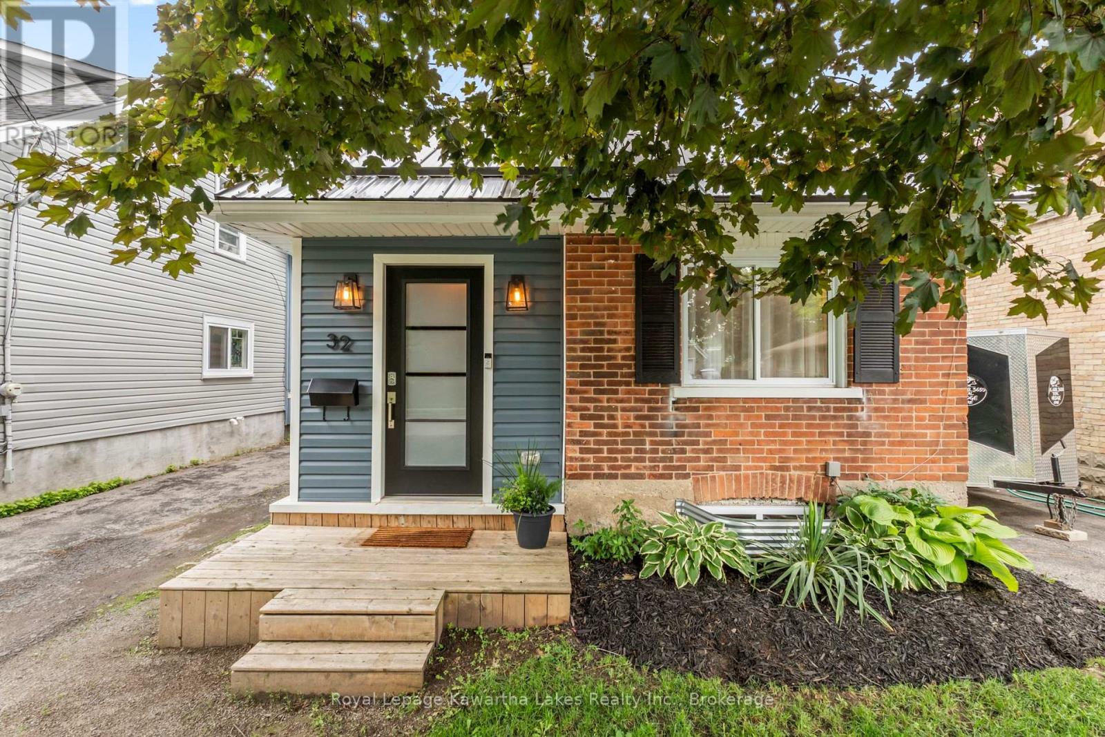 32 SIMCOE STREET - 4
