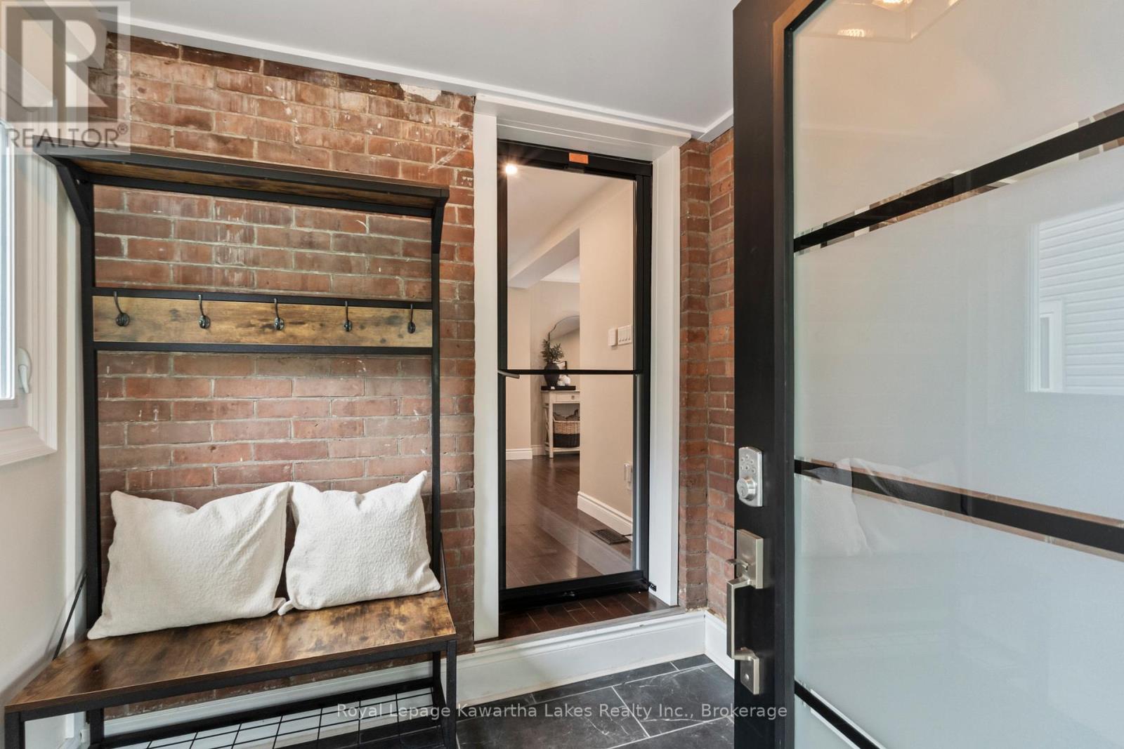 32 SIMCOE STREET - 6