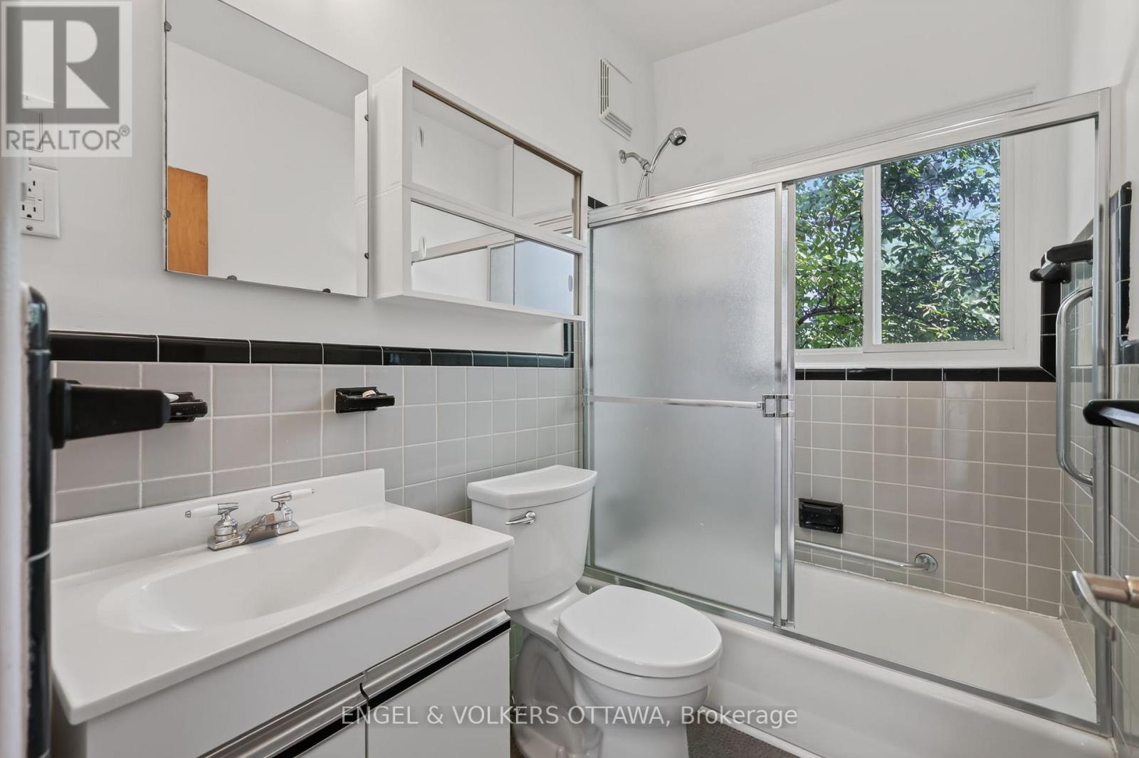 4 Bed, 2 Bath House for Sale in Ottawa – 1363 HERON ROAD, Ottawa – MLS# X13465120 - Image 19