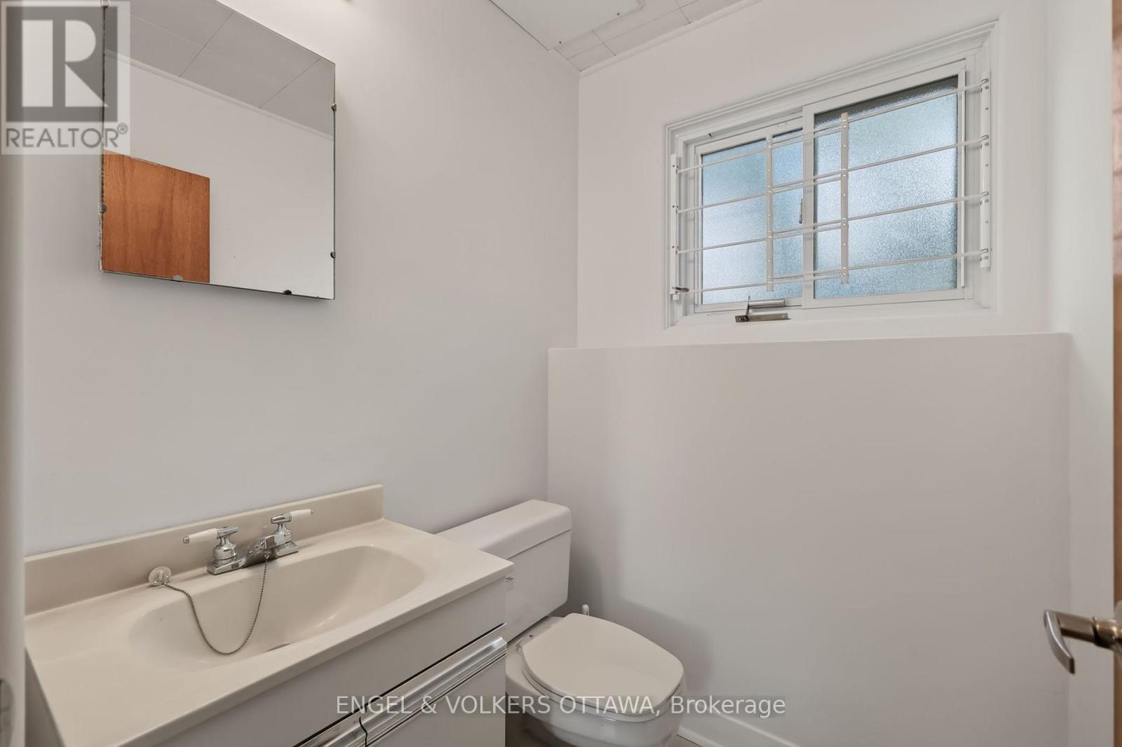 4 Bed, 2 Bath House for Sale in Ottawa – 1363 HERON ROAD, Ottawa – MLS# X13465120 - Image 25