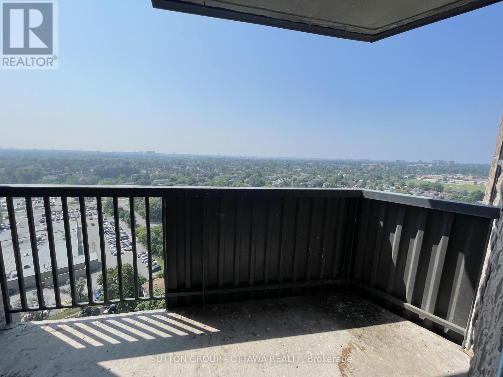 #1908 900 DYNES ROAD - 15