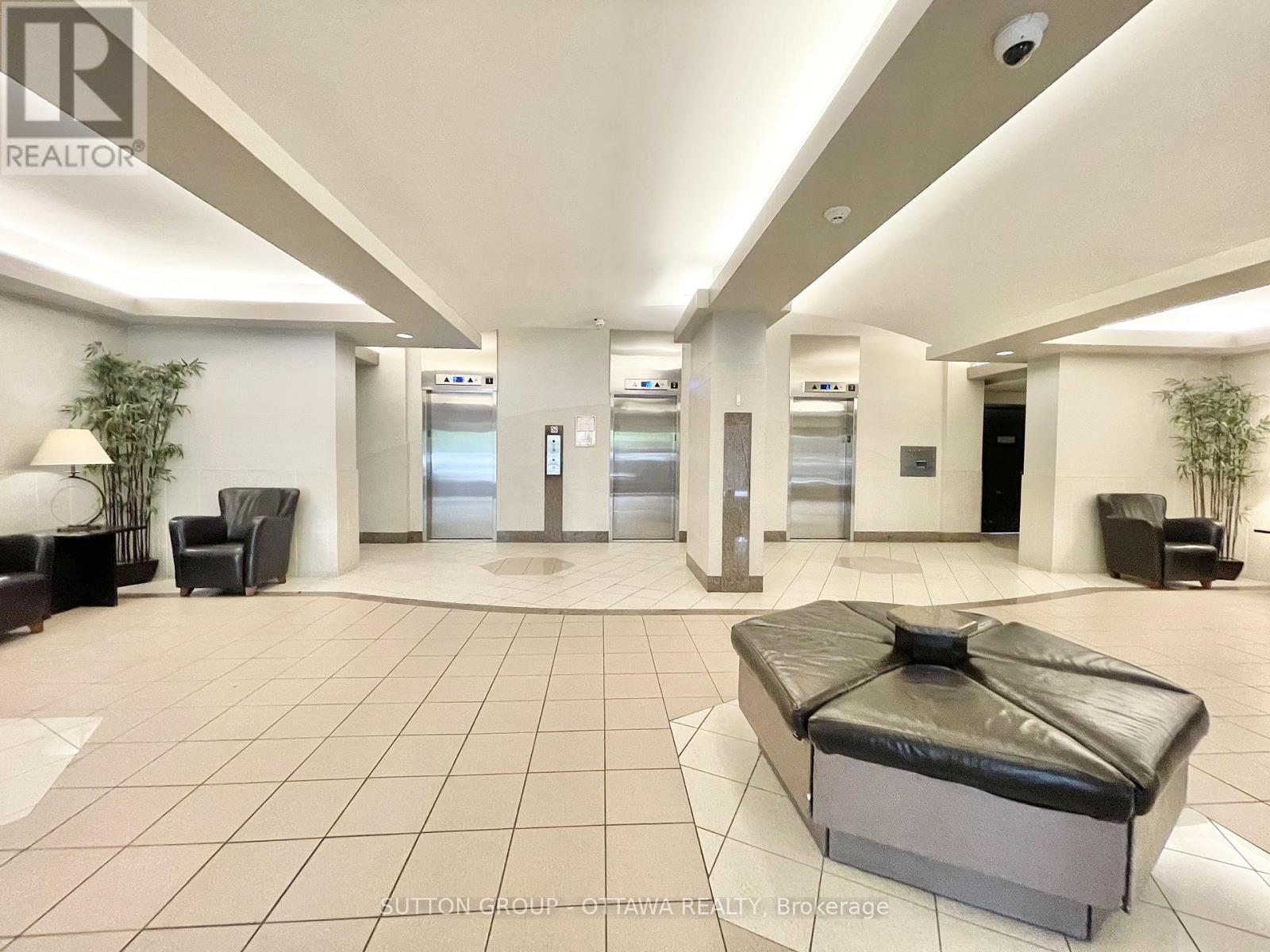 #1908 900 DYNES ROAD - 2