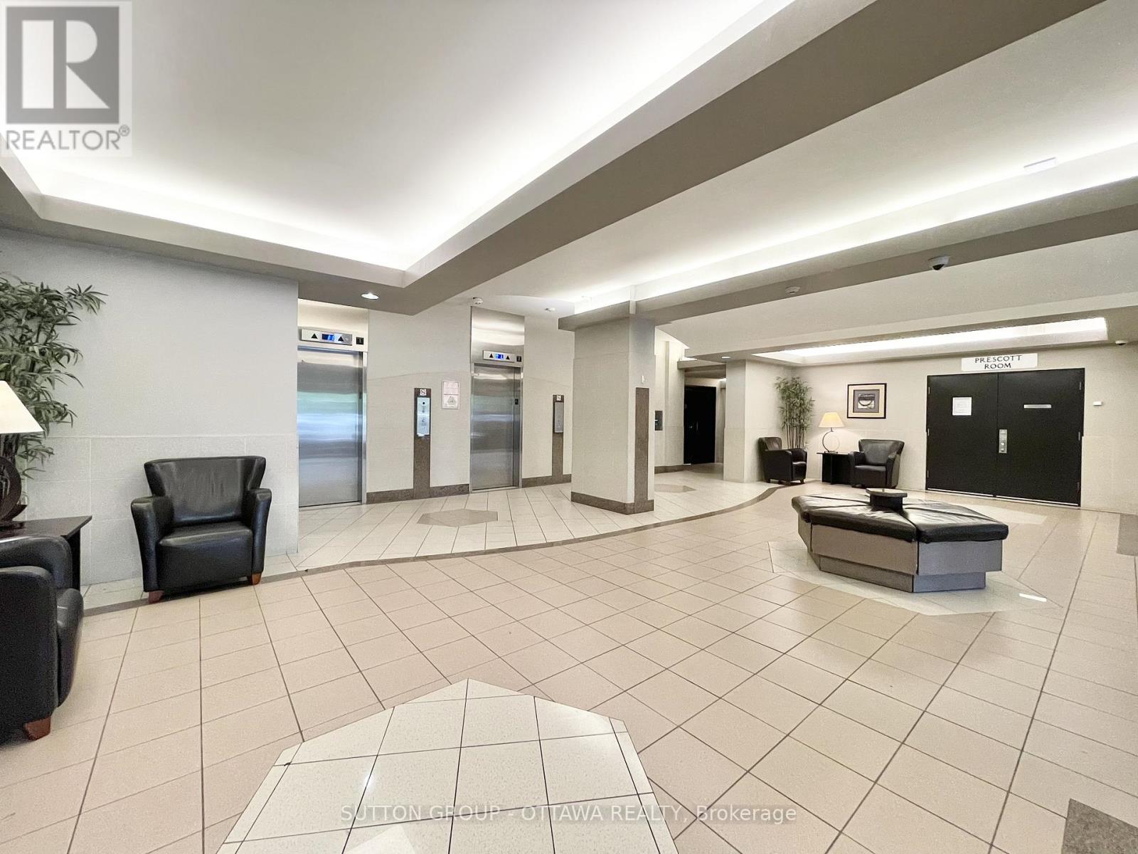 #1908 900 DYNES ROAD - 3