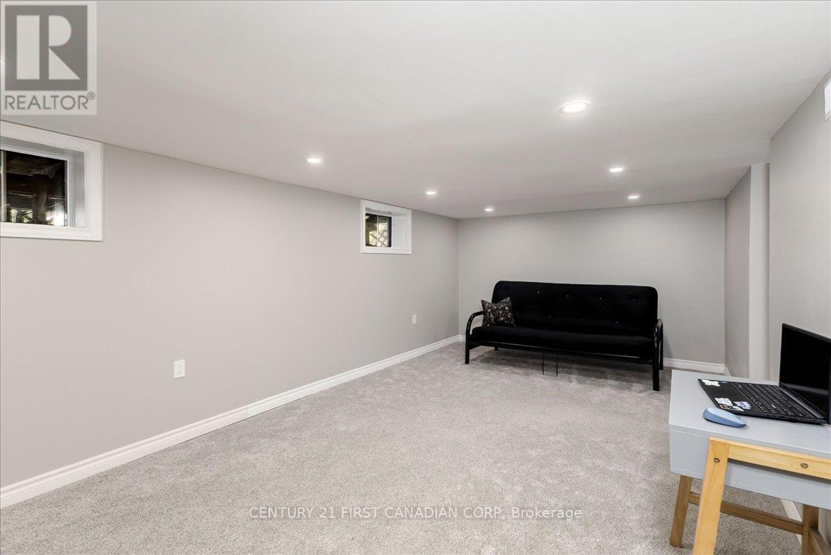 747 WHETTER AVENUE - 18