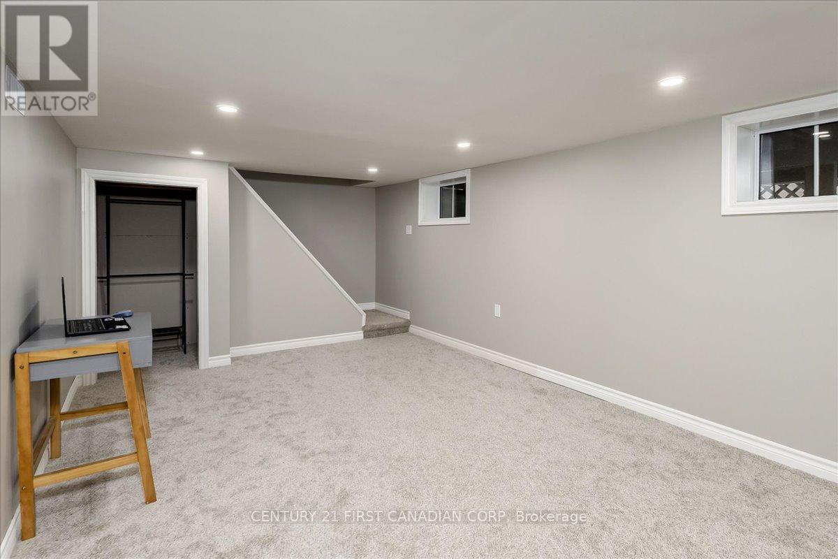 747 WHETTER AVENUE - 19