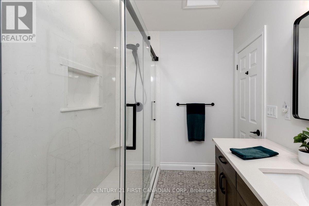 747 WHETTER AVENUE - 25