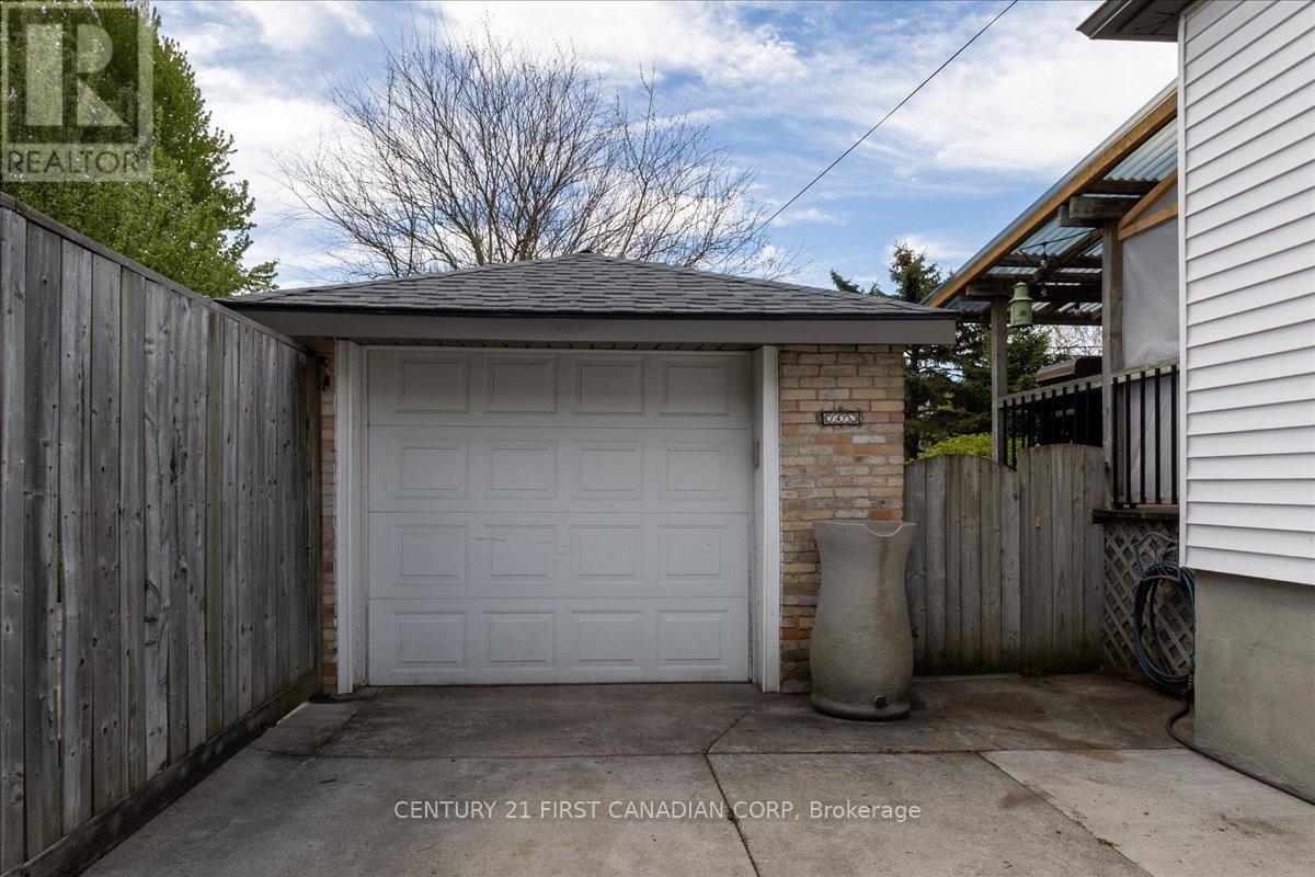 747 WHETTER AVENUE - 6