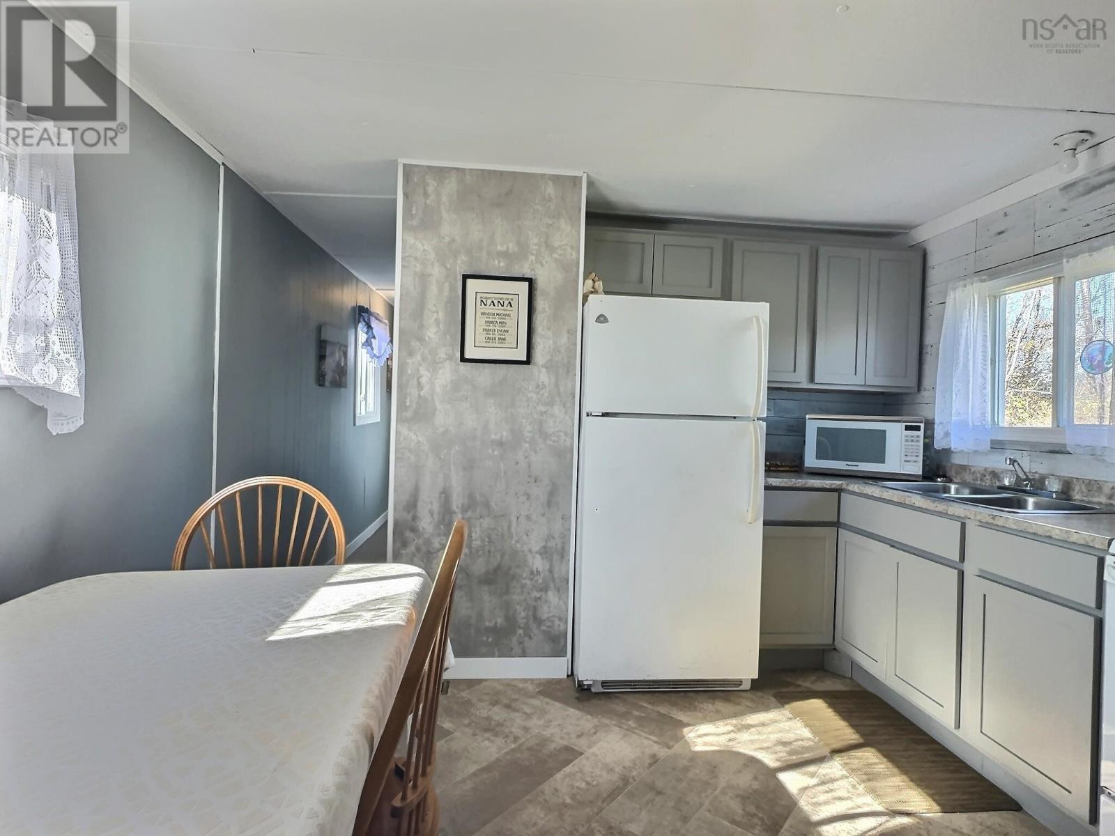 7067 Highway 2 - 11