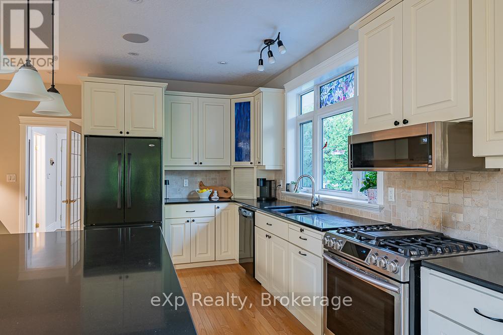 141 BAY STREET - 25