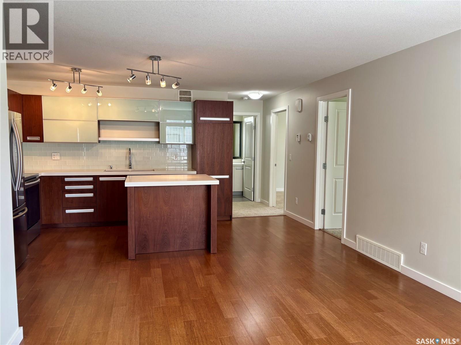 801 1015 Patrick CRESCENT - photo 2