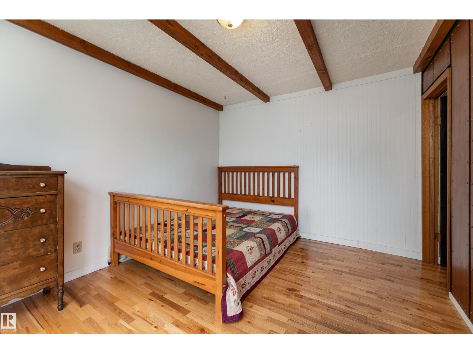 7528 82 AV NW — photo 18