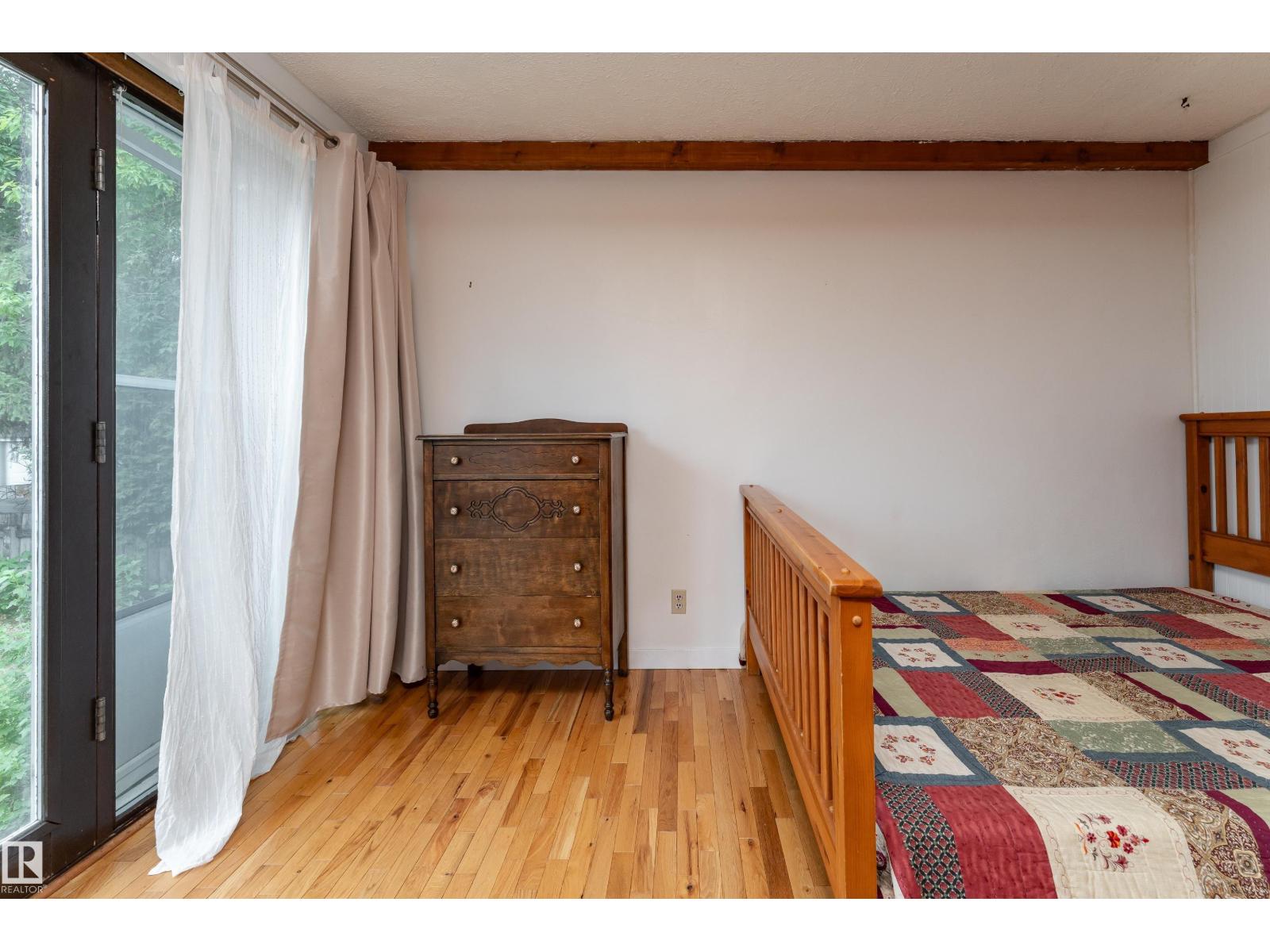 7528 82 AV NW — photo 19