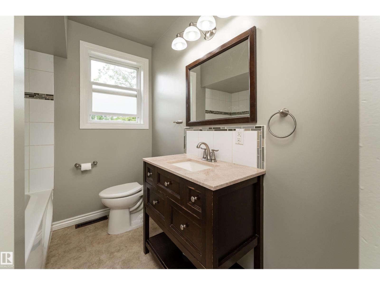 7528 82 AV NW — photo 21