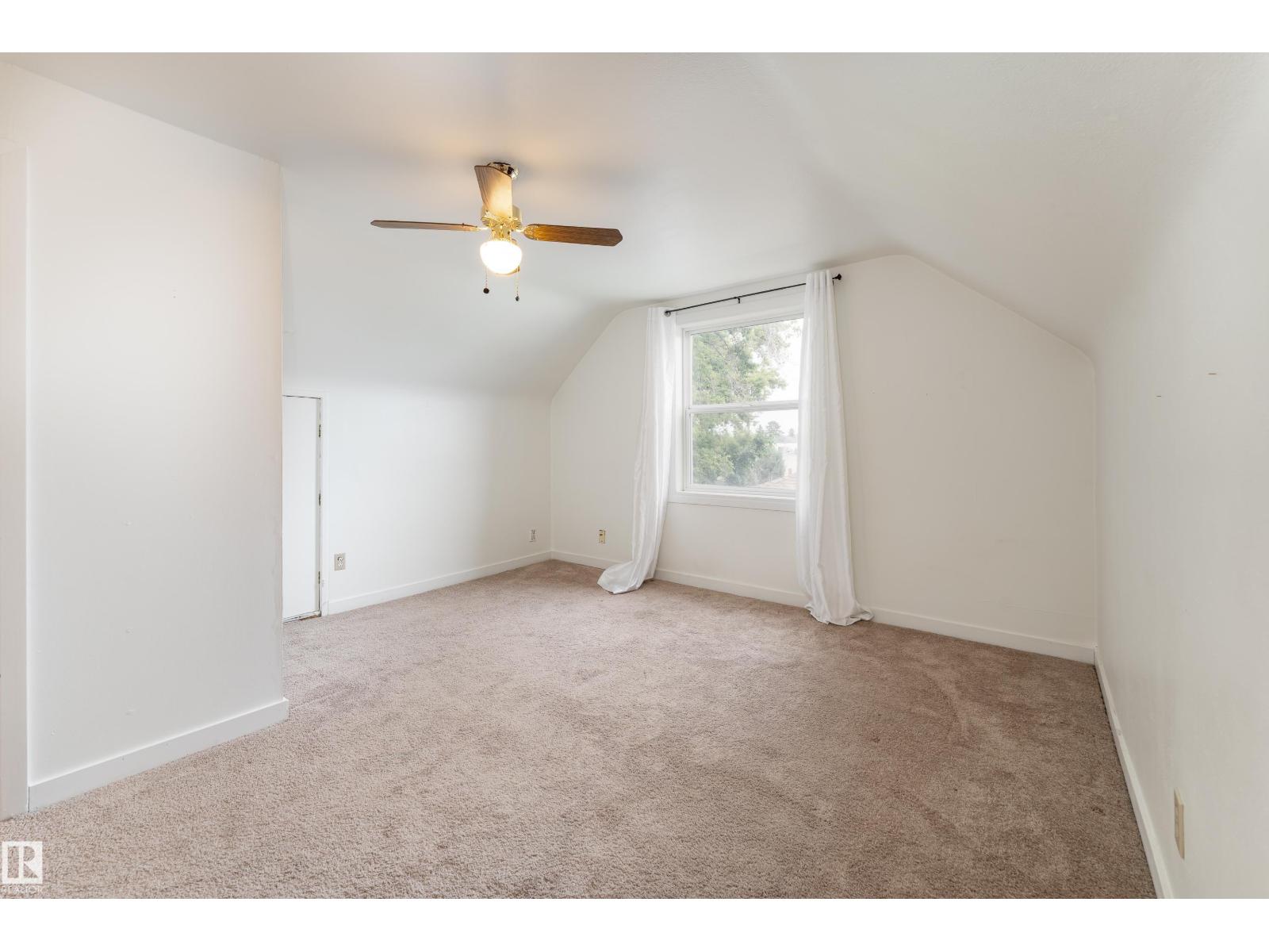 7528 82 AV NW — photo 24