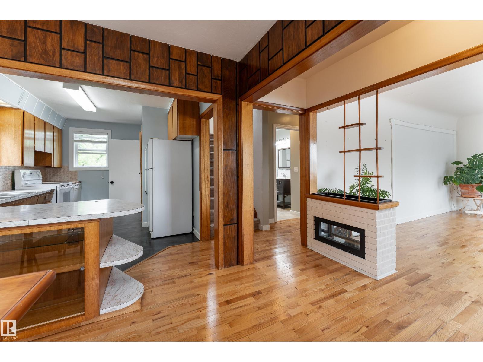 7528 82 AV NW - photo 3
