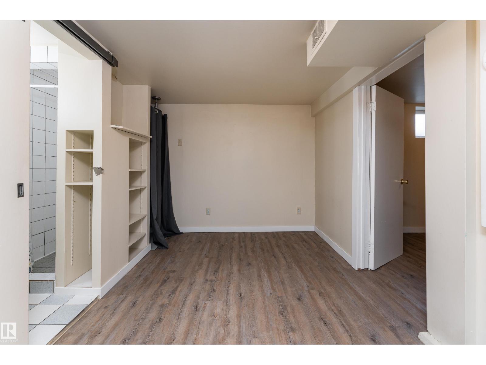 7528 82 AV NW — photo 36