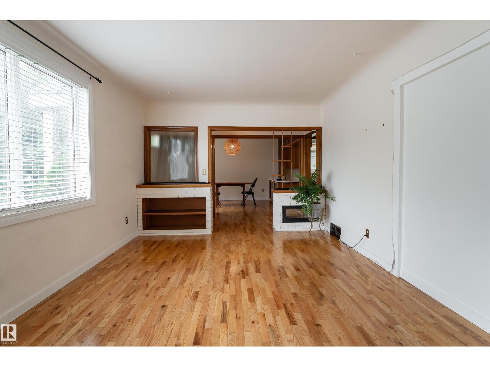 7528 82 AV NW - photo 4