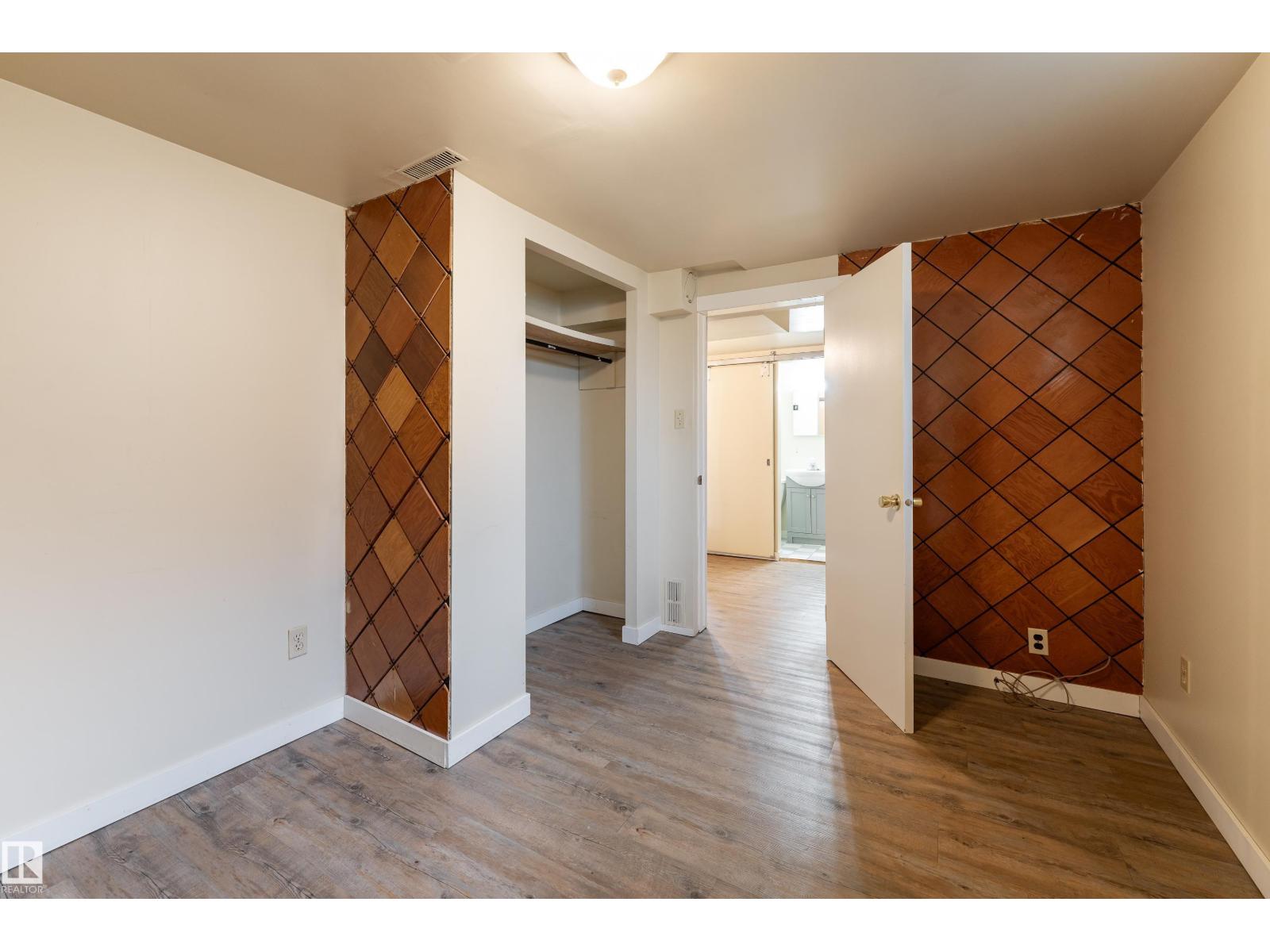 7528 82 AV NW — photo 41