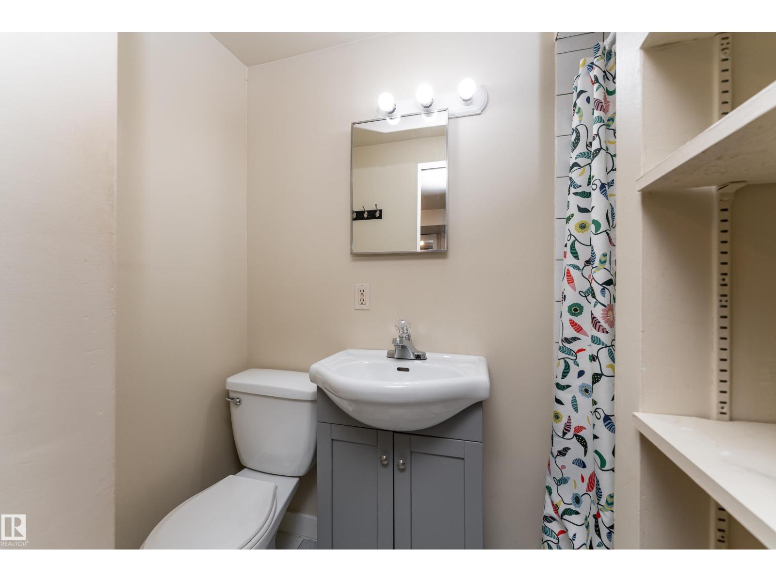 7528 82 AV NW — photo 42