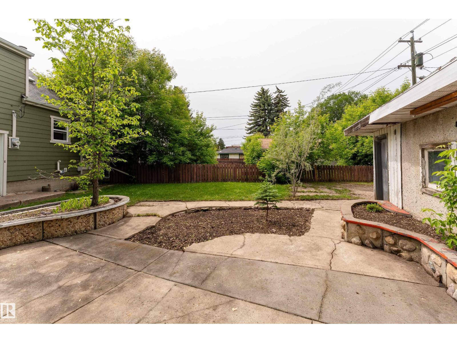 7528 82 AV NW — photo 45