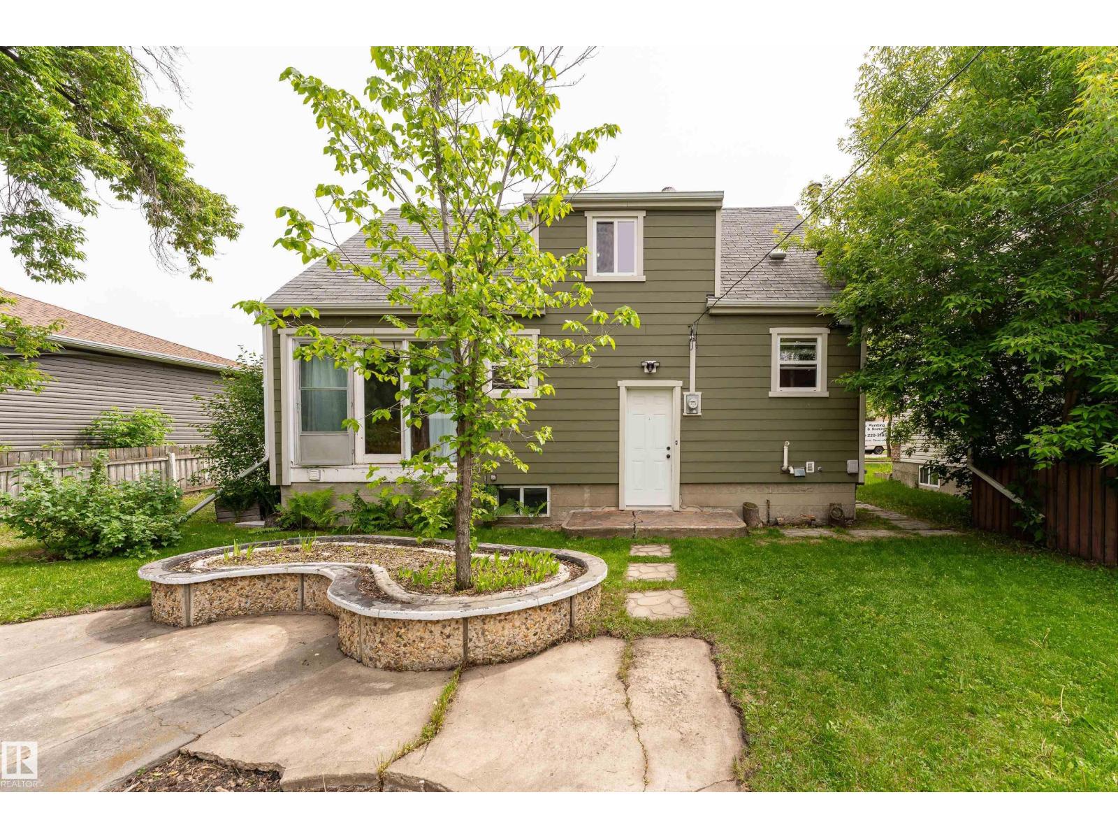 7528 82 AV NW — photo 47