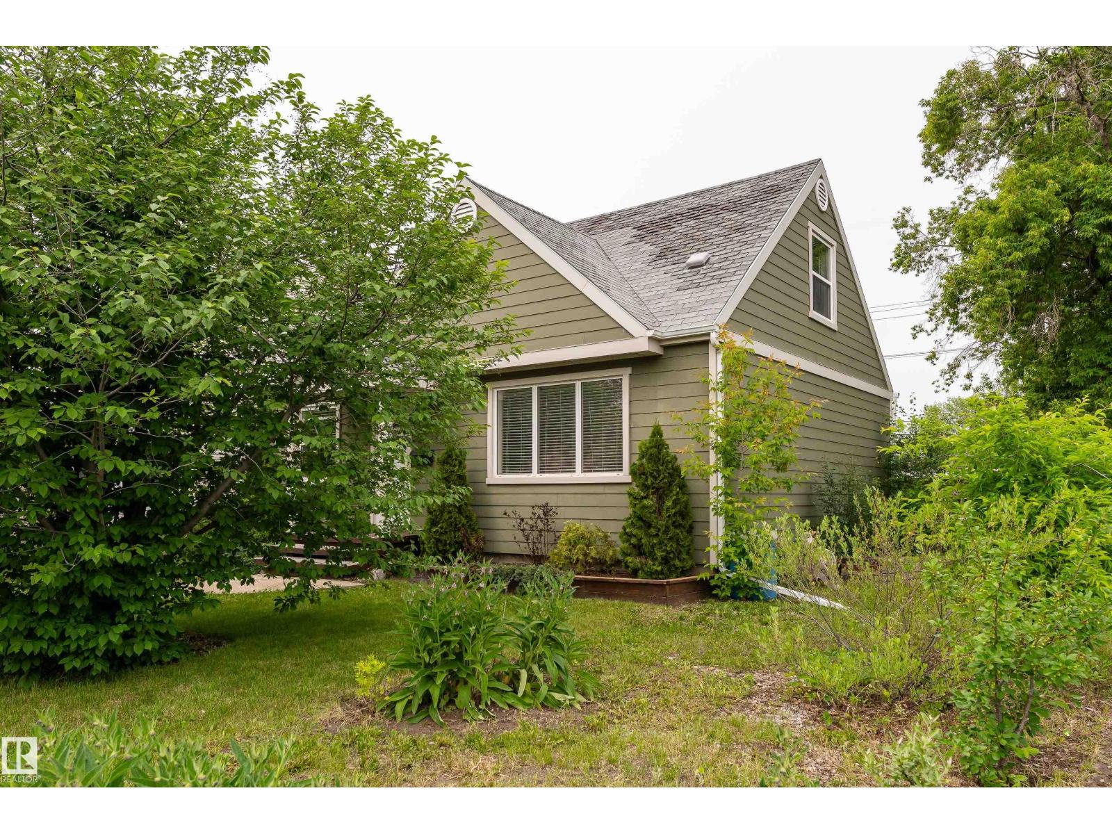 7528 82 AV NW — photo 52