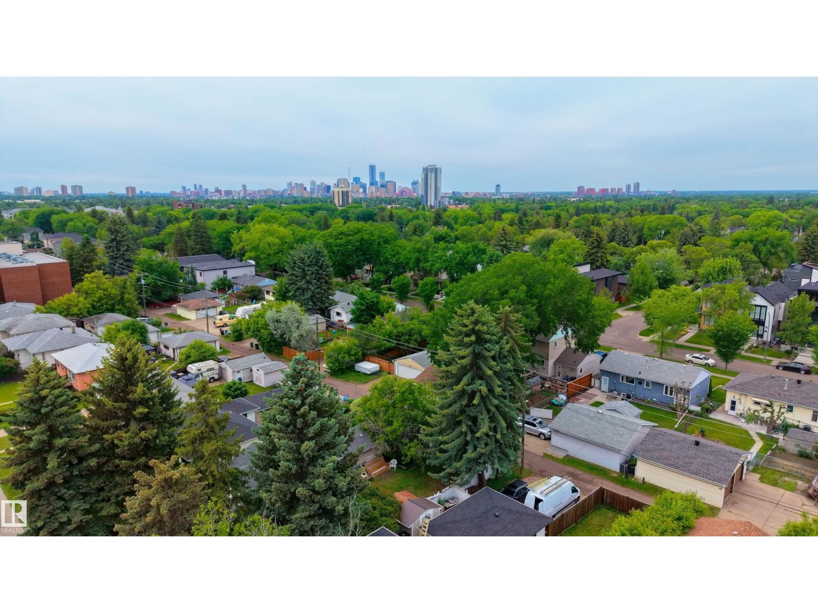 7528 82 AV NW — photo 59