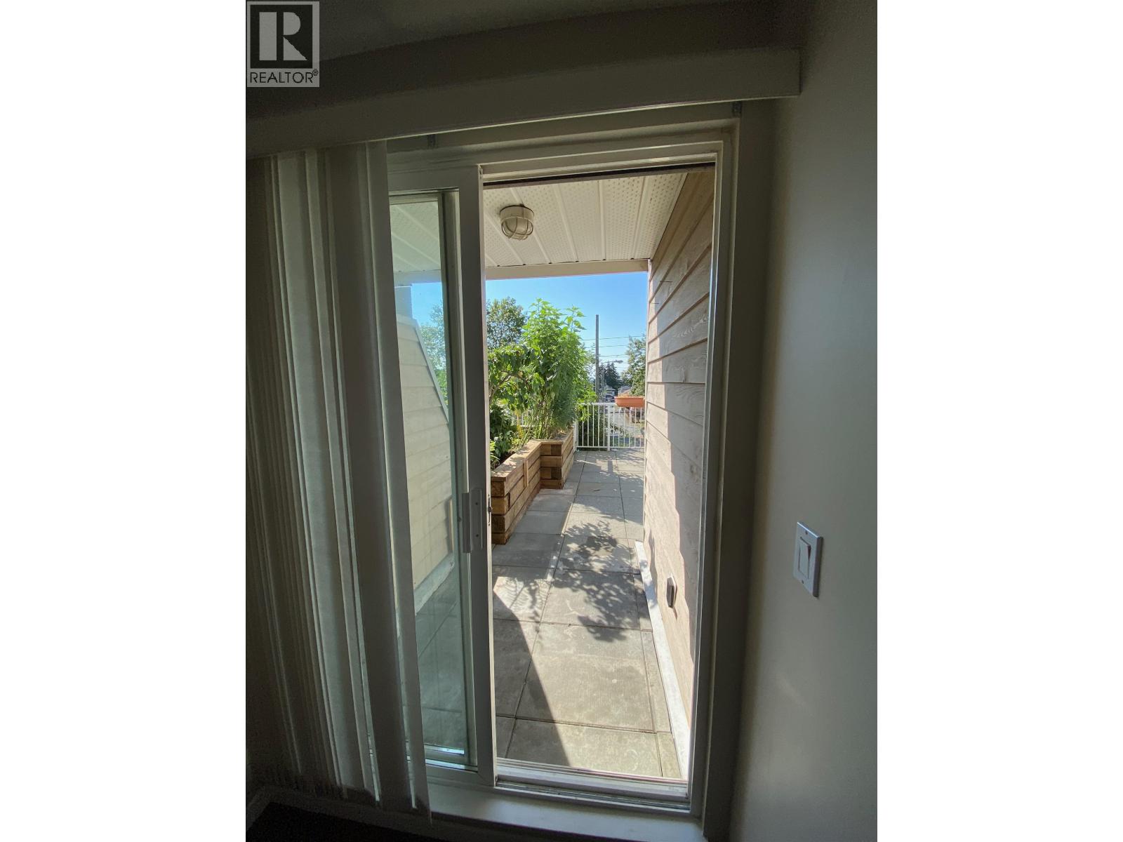210 6991 VICTORIA DRIVE, Vancouver