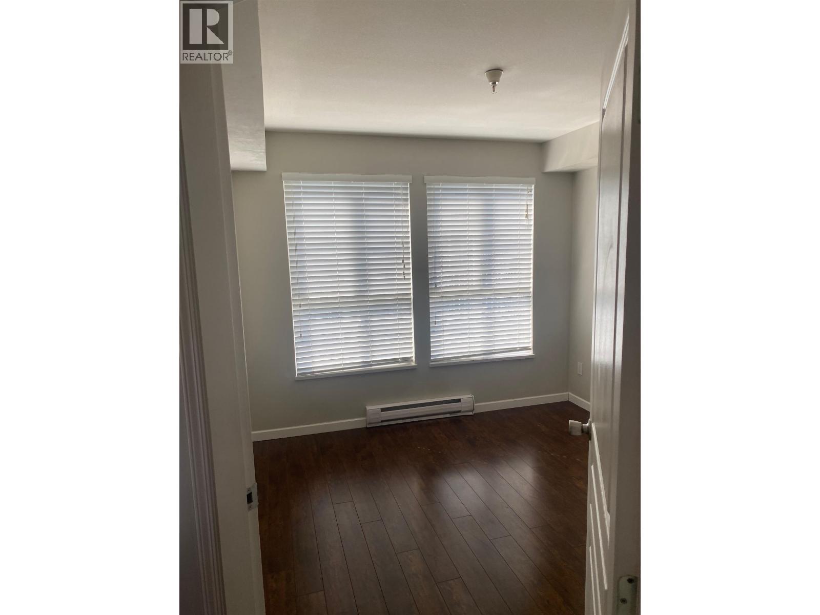 210 6991 VICTORIA DRIVE, Vancouver