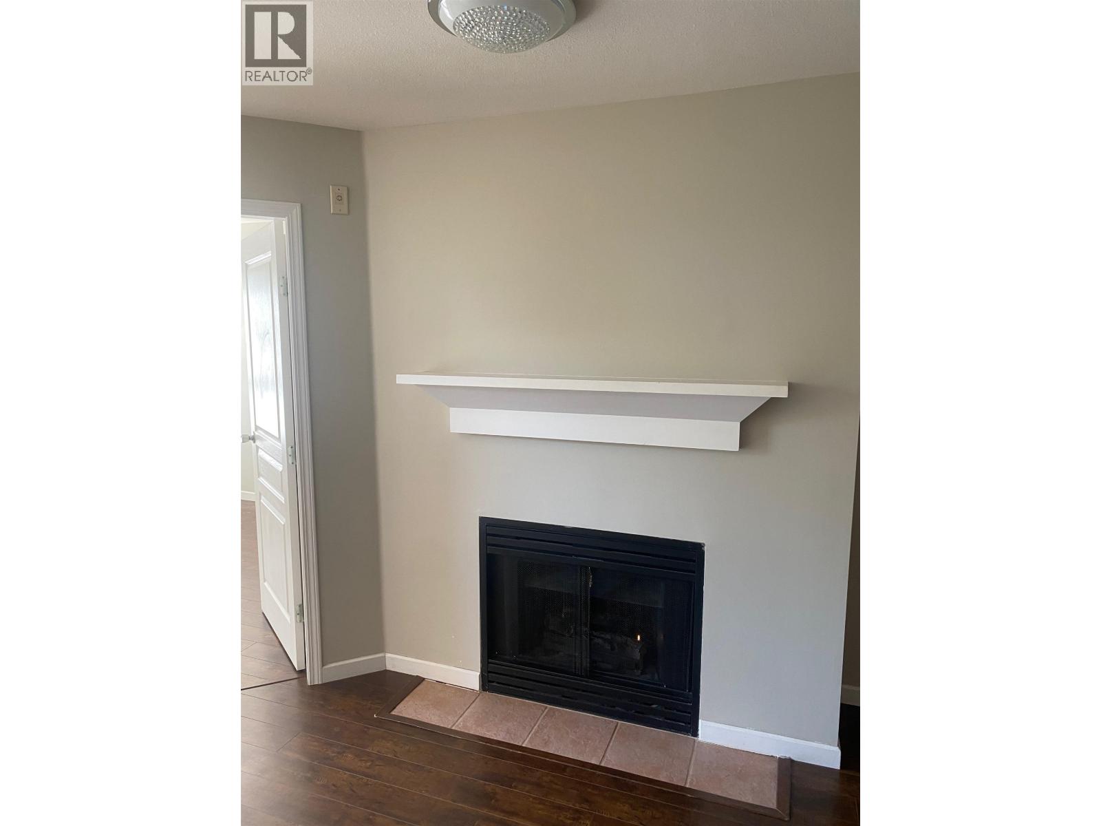 210 6991 VICTORIA DRIVE, Vancouver