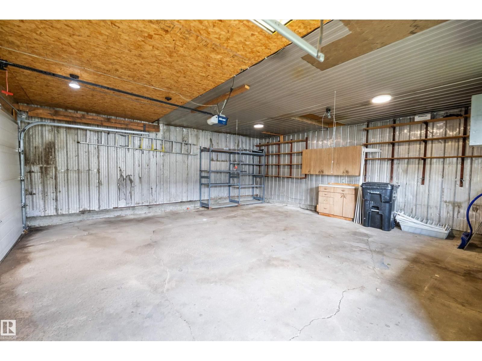 7004 93 AV NW — photo 52