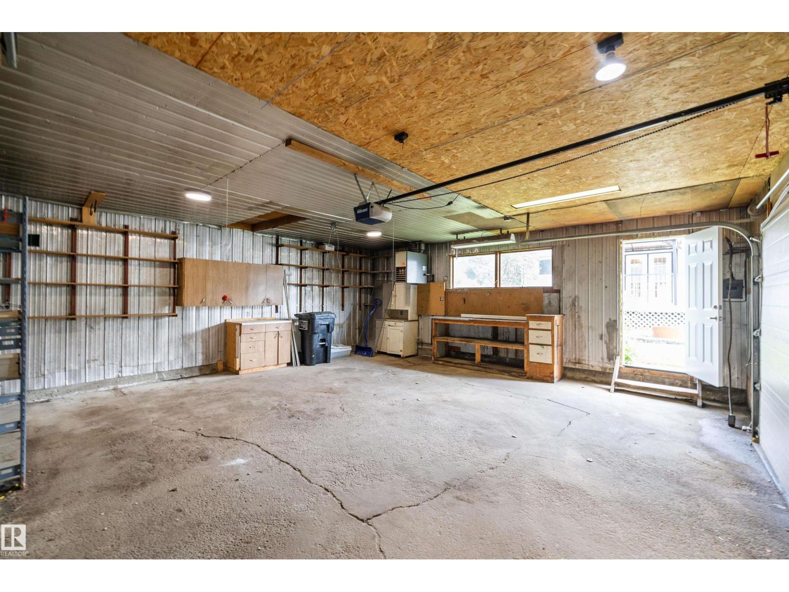 7004 93 AV NW — photo 53