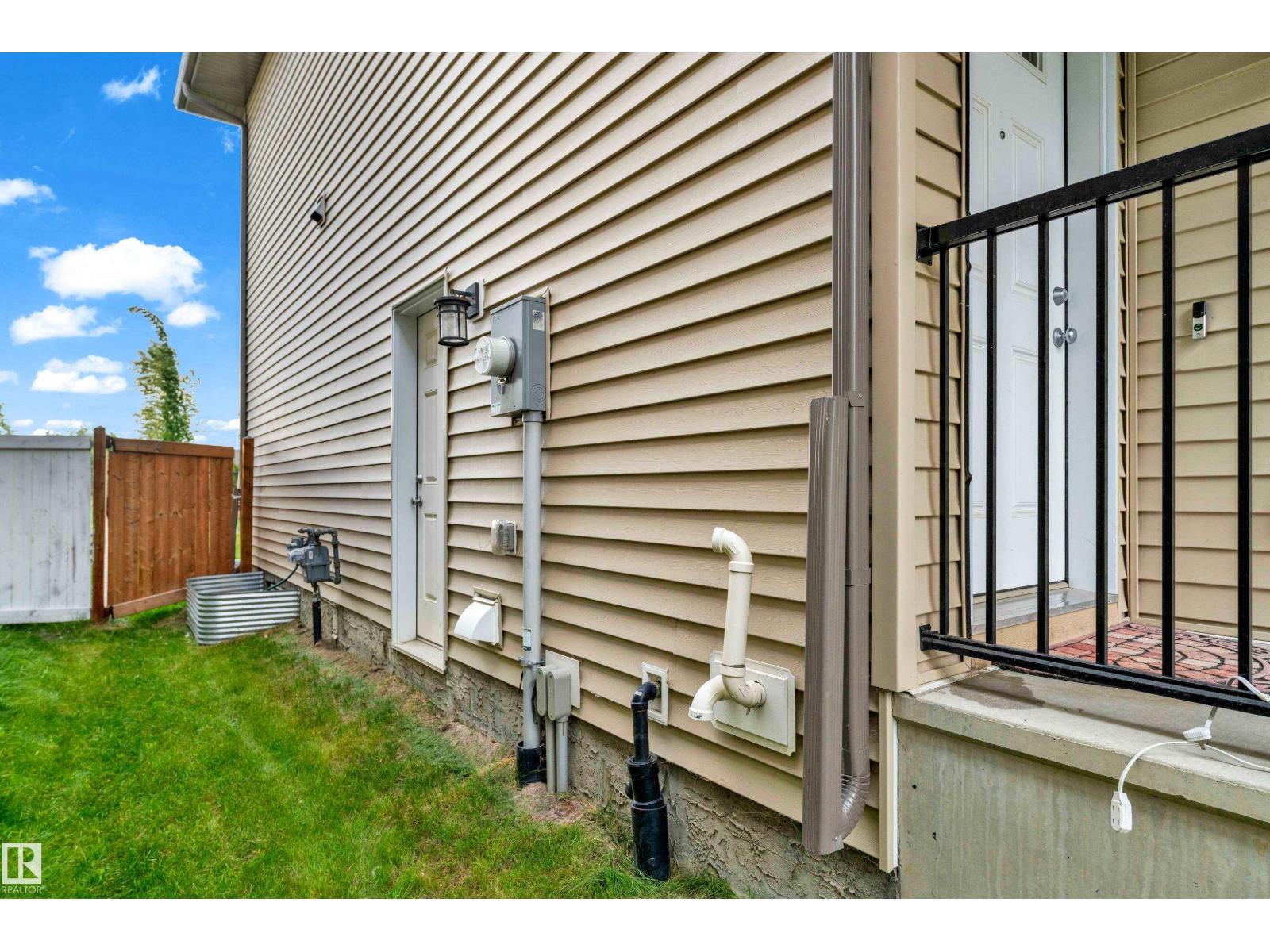 1750 27 ST NW — photo 36