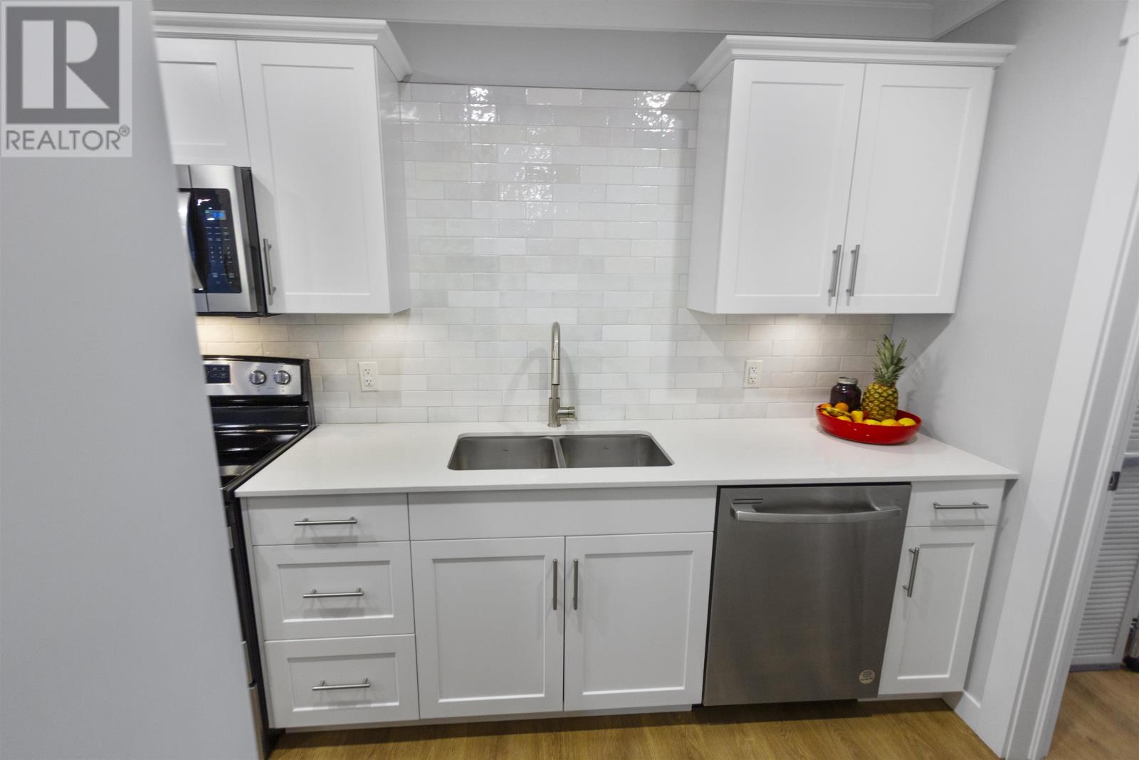 #403 18 Gilbert Drive - 17