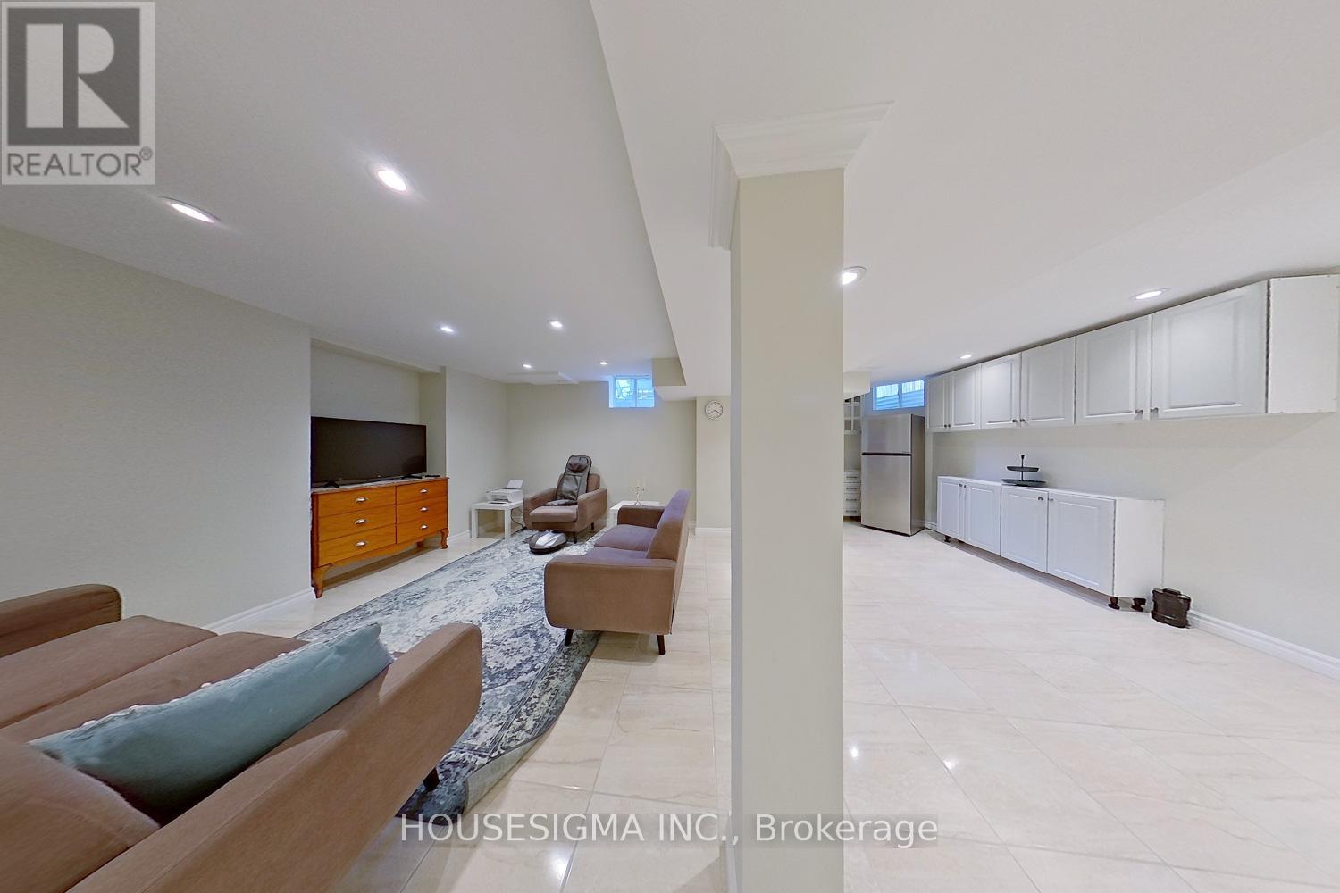 46 VENICE CRESCENT - 34