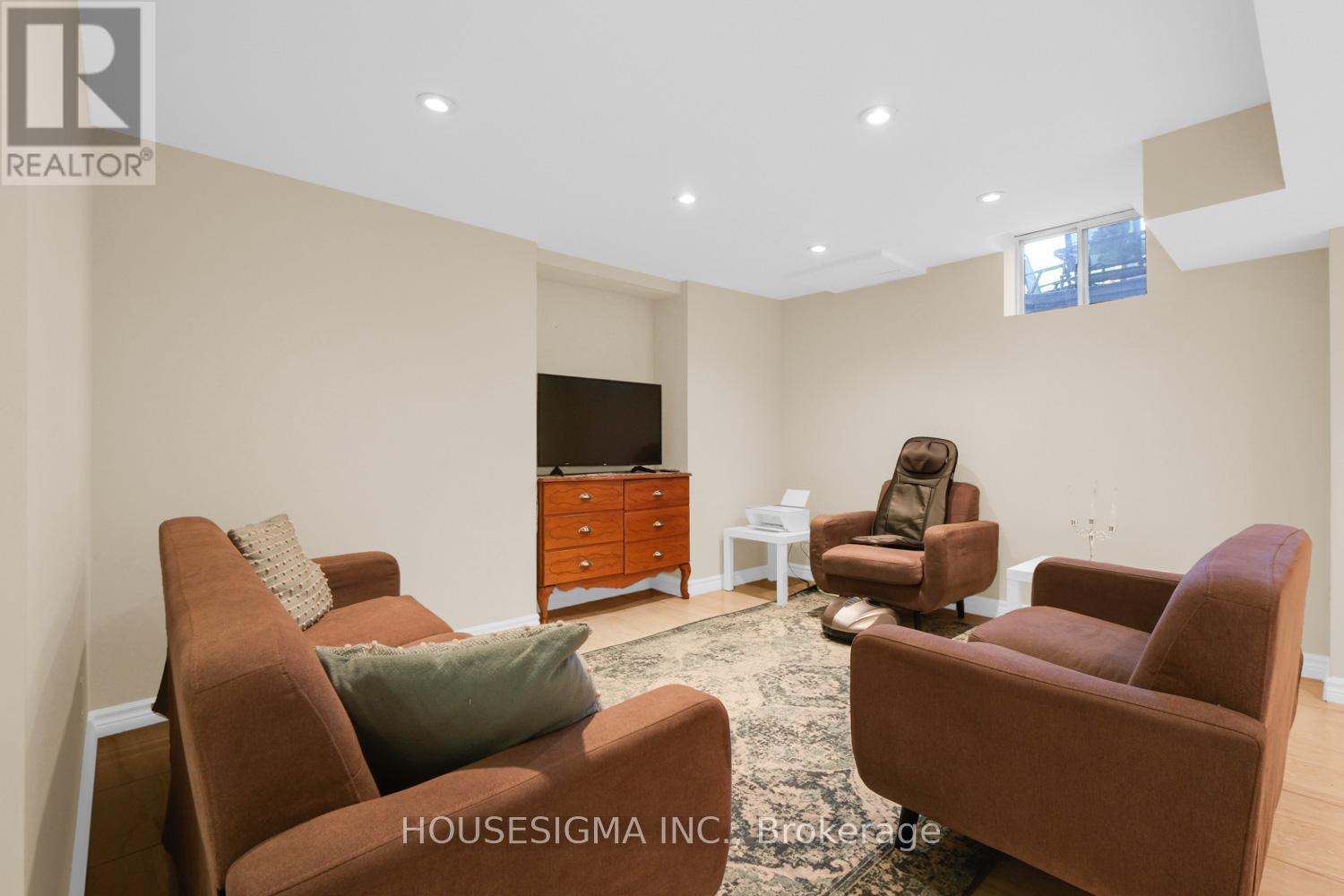 46 VENICE CRESCENT - 36