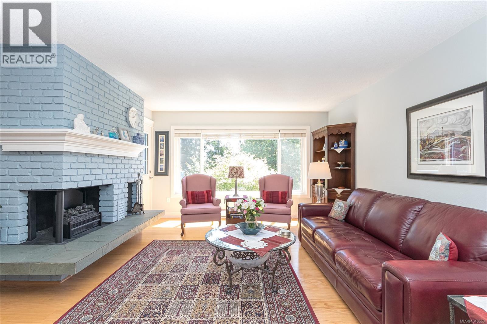 10885 Boas Rd, North Saanich