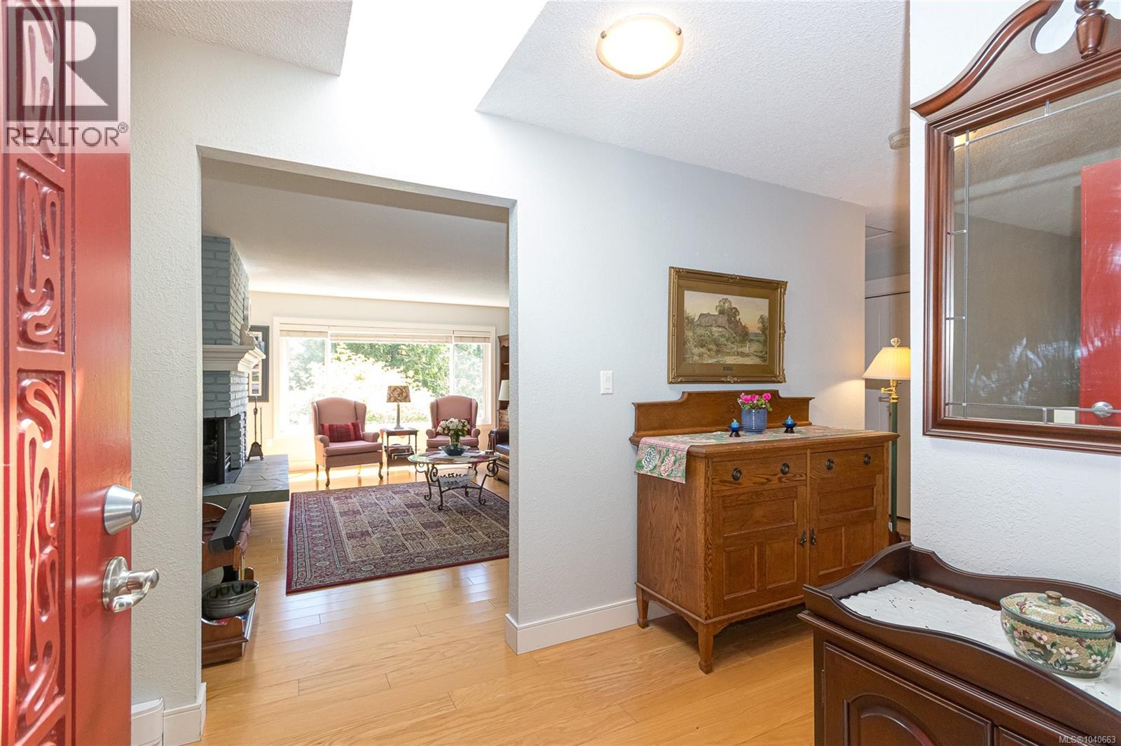10885 Boas Rd, North Saanich