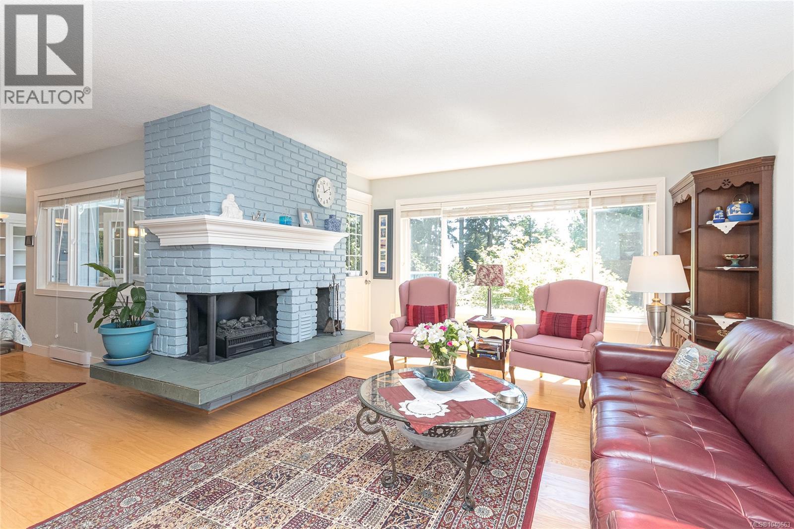 10885 Boas Rd, North Saanich