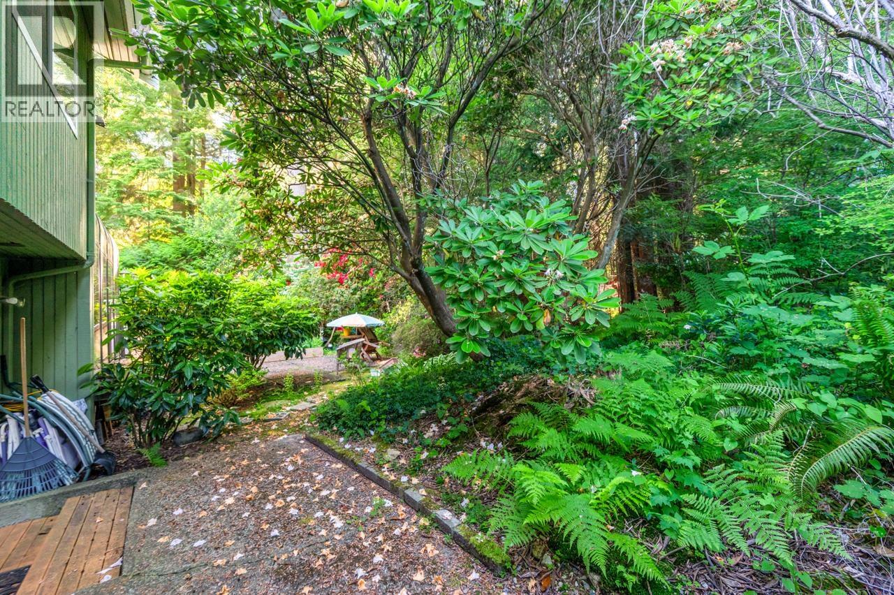 5261 CLIFFRIDGE AVENUE, North Vancouver