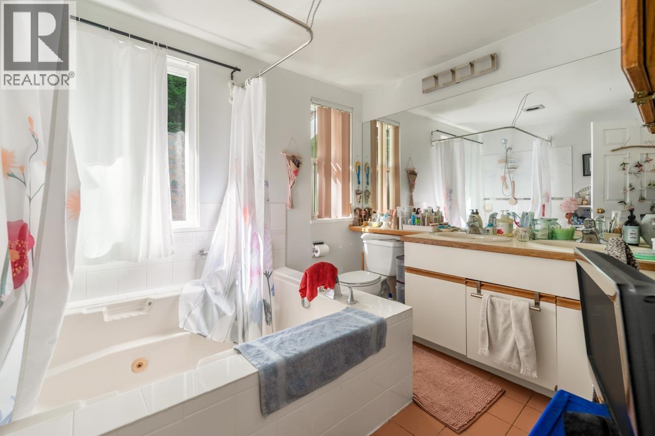 5261 CLIFFRIDGE AVENUE, North Vancouver