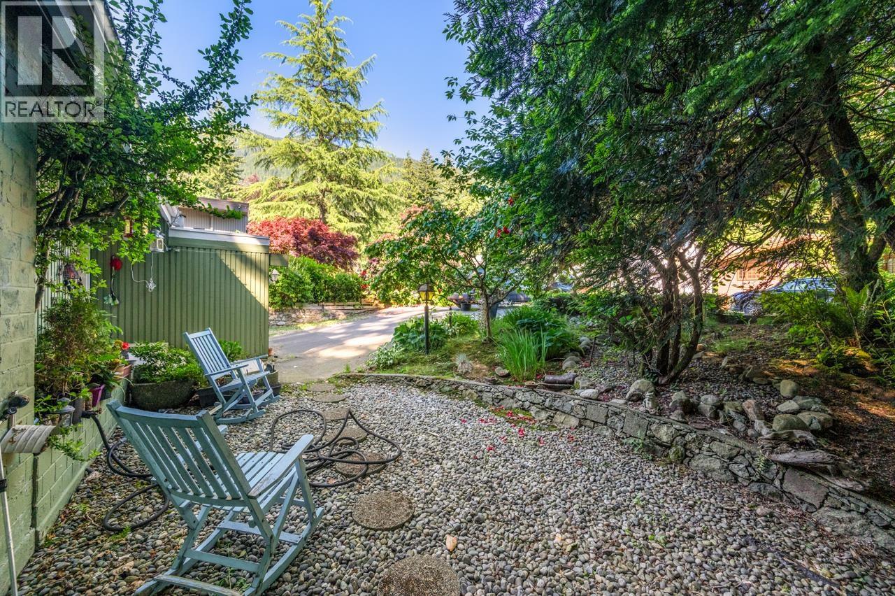 5261 CLIFFRIDGE AVENUE, North Vancouver