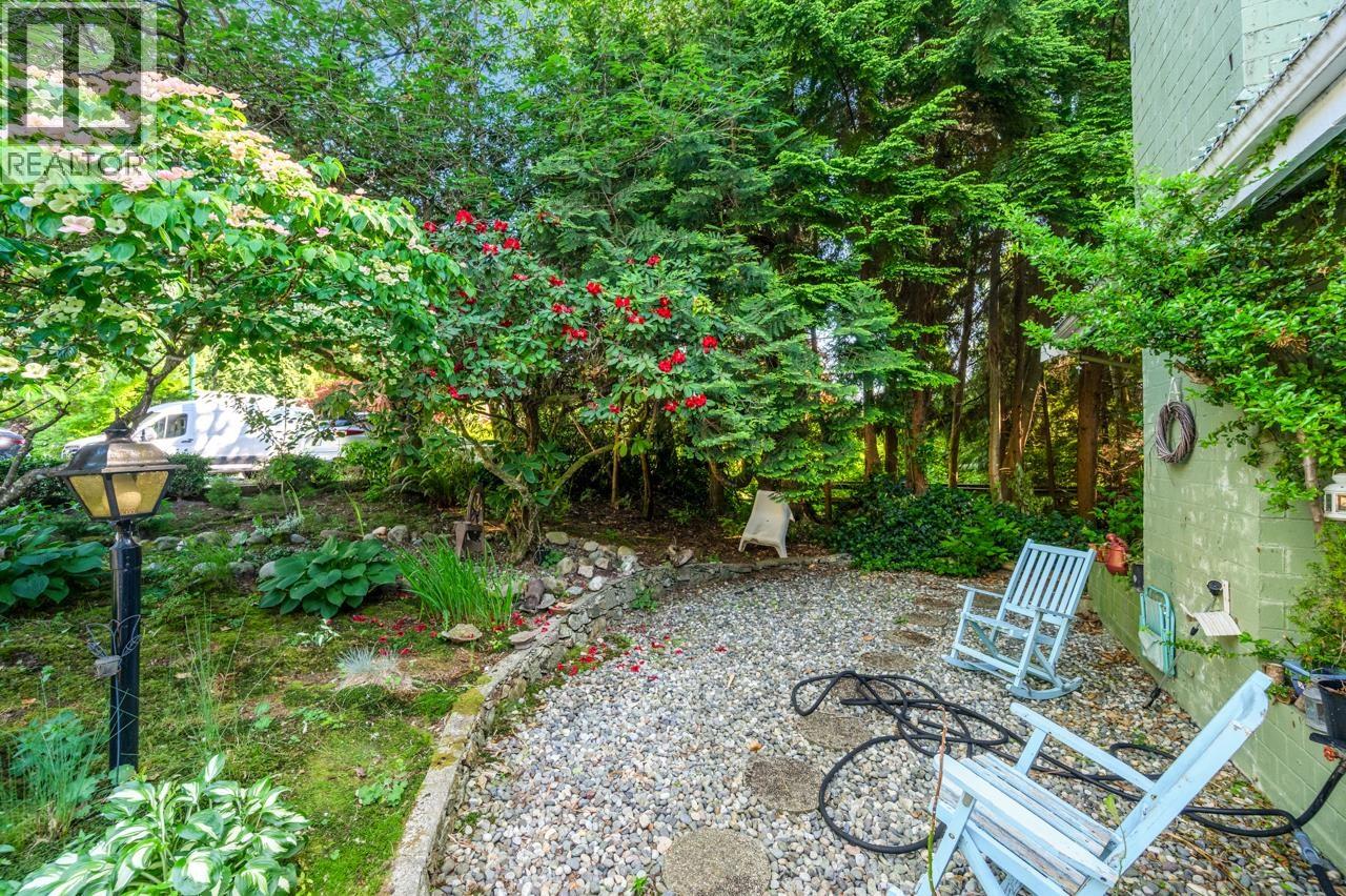 5261 CLIFFRIDGE AVENUE, North Vancouver
