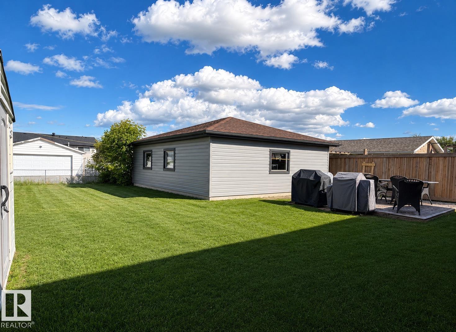 13907 88 ST NW - 15