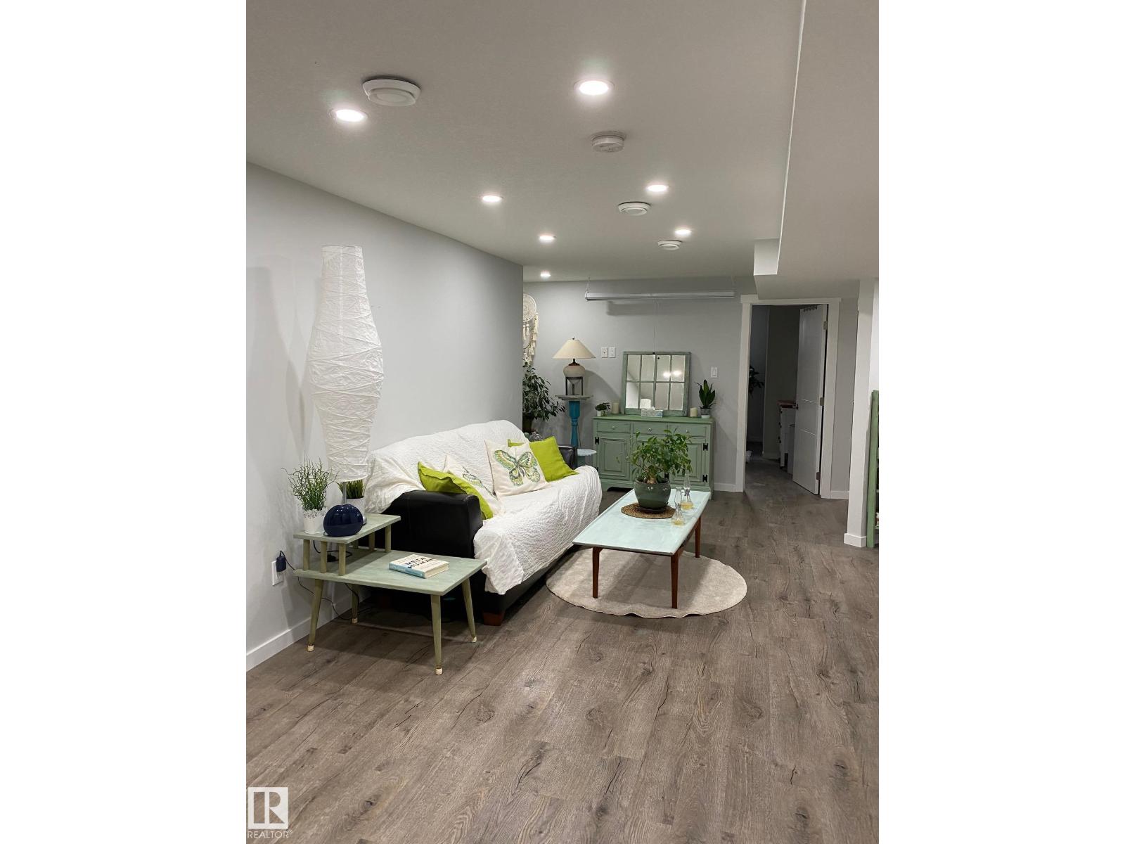 13907 88 ST NW - 12
