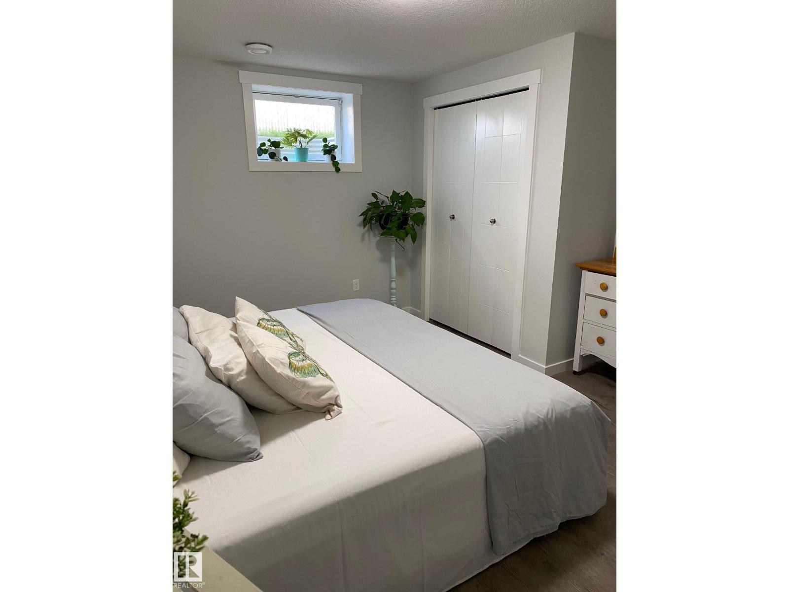 13907 88 ST NW - 17