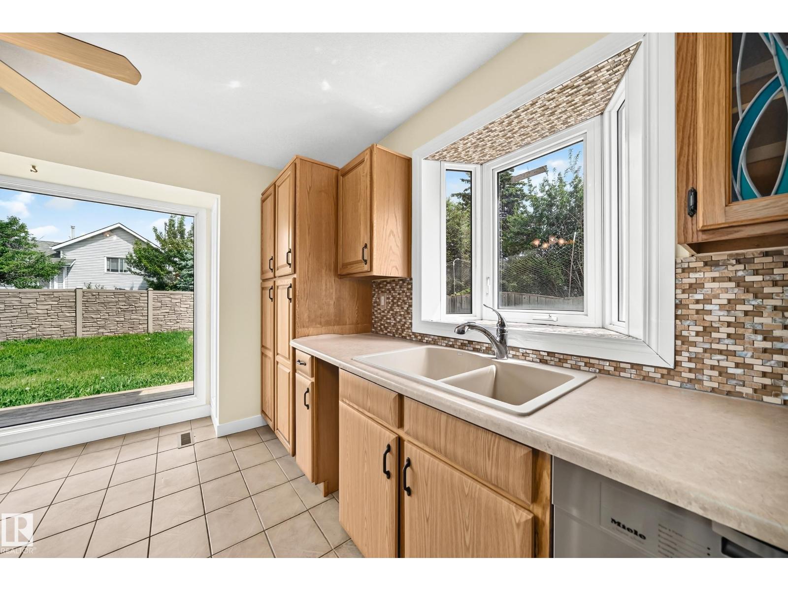18636 71 AV NW — photo 12
