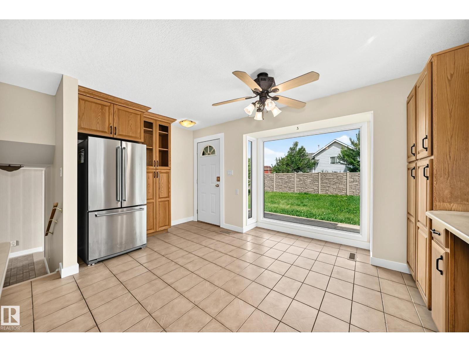 18636 71 AV NW — photo 18