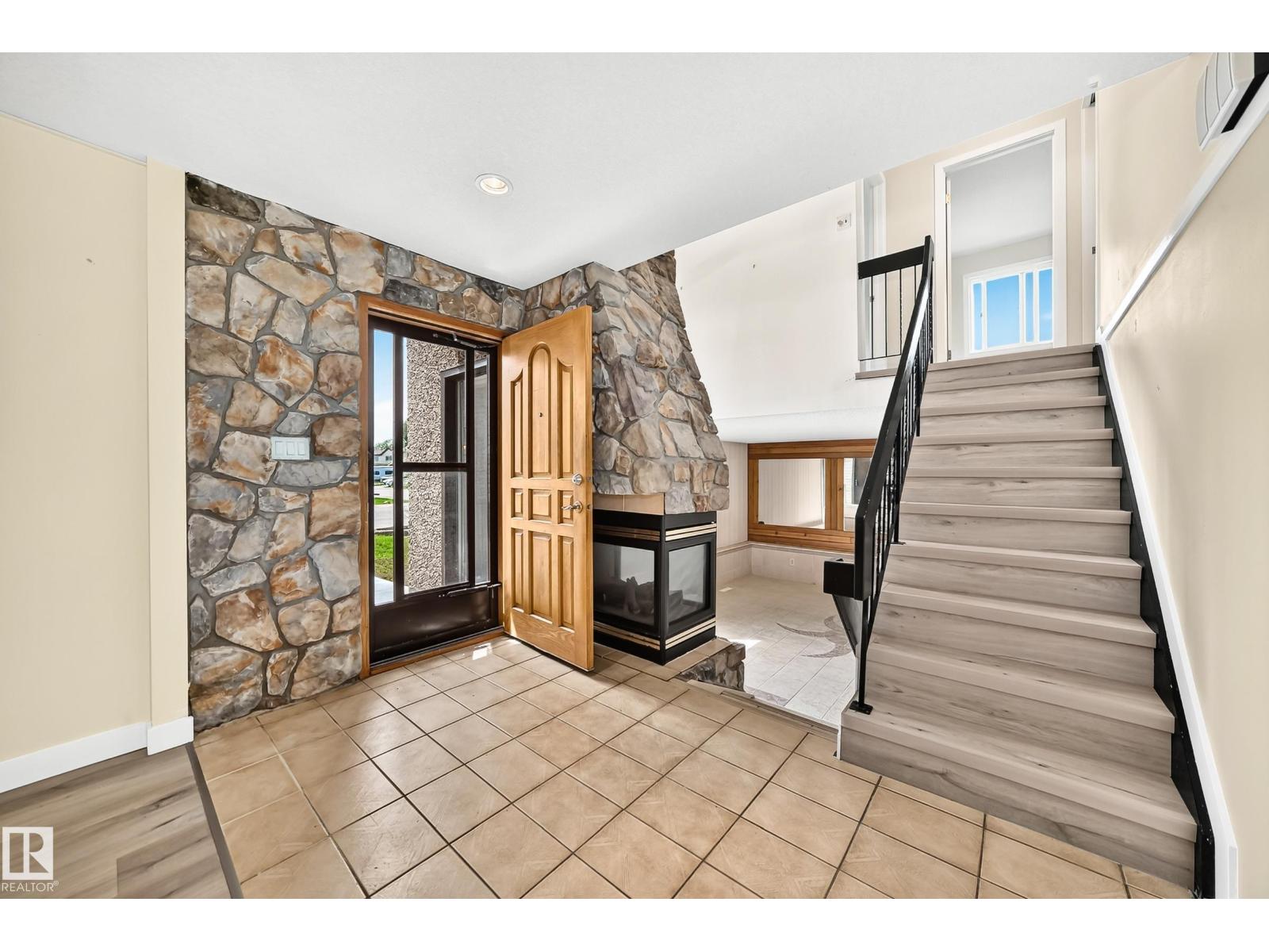 18636 71 AV NW — photo 6